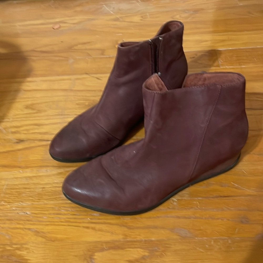 Dansko Women's Serenity Waterproof Wedged Bootie. Size 38. Wine colored